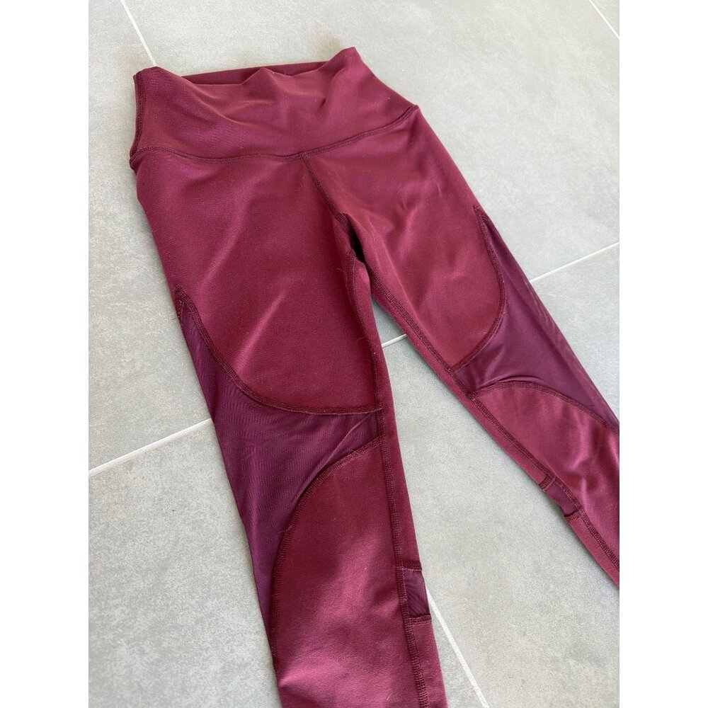 alo Yoga High Waist Capri Leggings with Sleek Desion Wine Womens Size XS - Picture 3 of 8